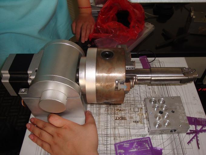Kundengebundene Faser-Laser-Markierungs-Maschine für zylinderförmige Oberfläche und runde Produkte