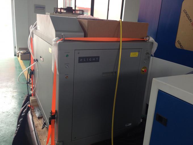 Laser-Schneidemaschine der Faser-2000W mit Austauscherfunktionstabelle, Laser-Schutzkabinett
