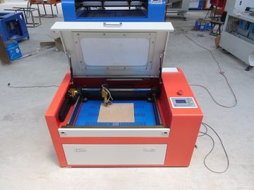 China Laser-Ausschnitt-Graviermaschine des CO2-45w für Kunstwerk-Industrie, Laser schnitt Acrylschmuck fournisseur
