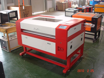 China 50 Watt CO2 Laser-Ausschnitt-Graviermaschine, Laser-Glas-Graveur fournisseur